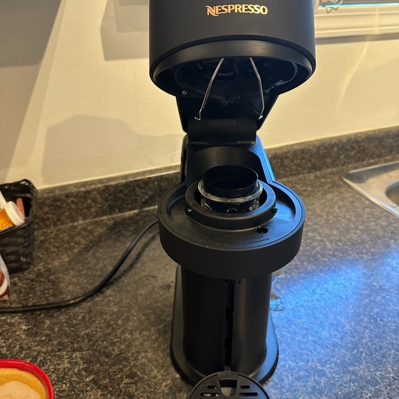 2024 Nespresso Coffee Machine Brandnew. - Picture 2 of 2